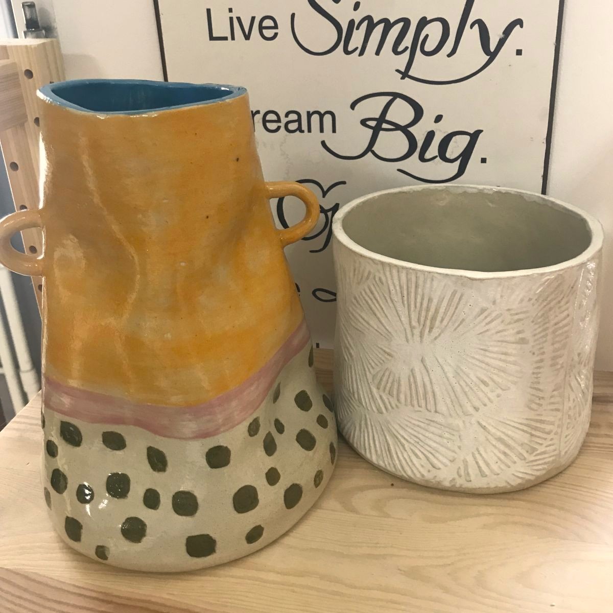 Dwa unikalne naczynia wykonane podczas warsztatów Spróbuj ceramiki