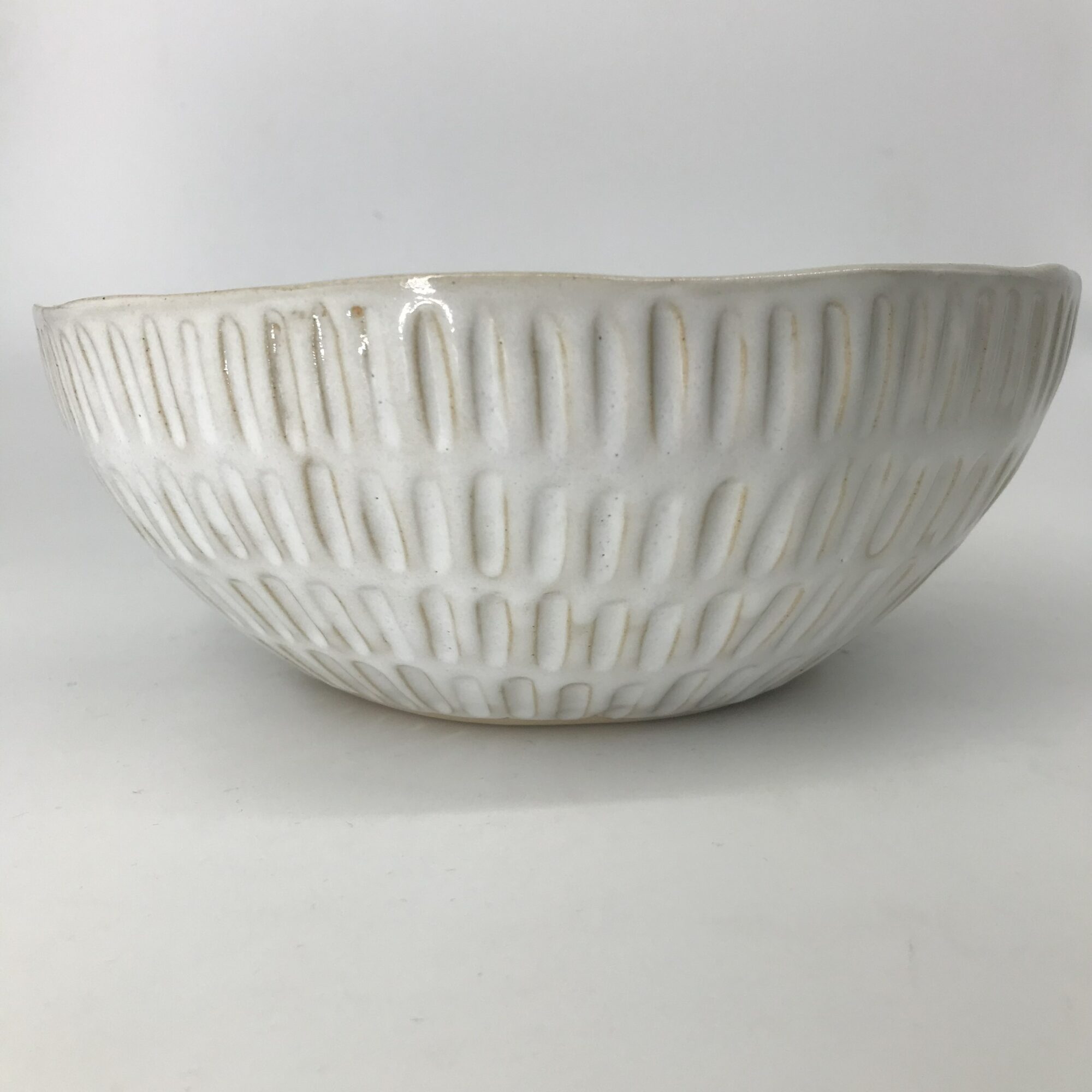 Miska ceramiczna w stylu Wabi Sabi z białym szkliwem i tłoczonym wzorem