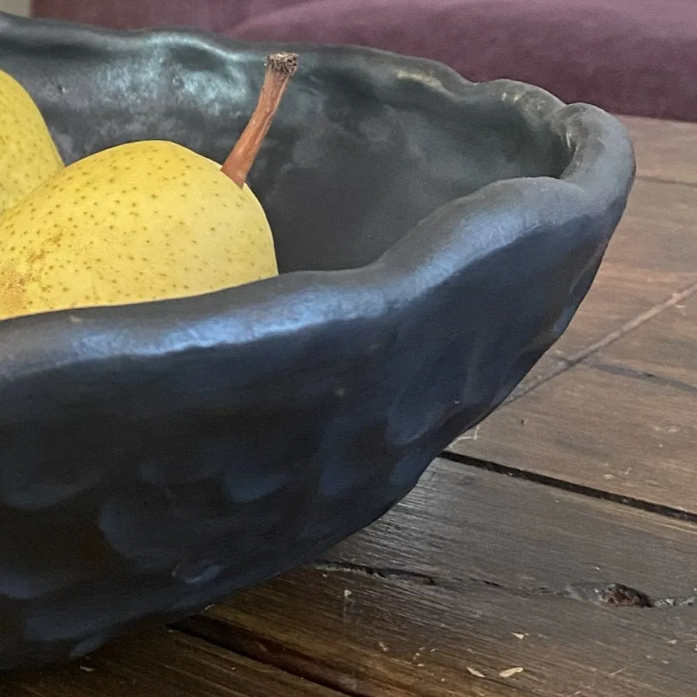 misa czarna ceramiczna 30 cm – detal powierzchni szkliwa