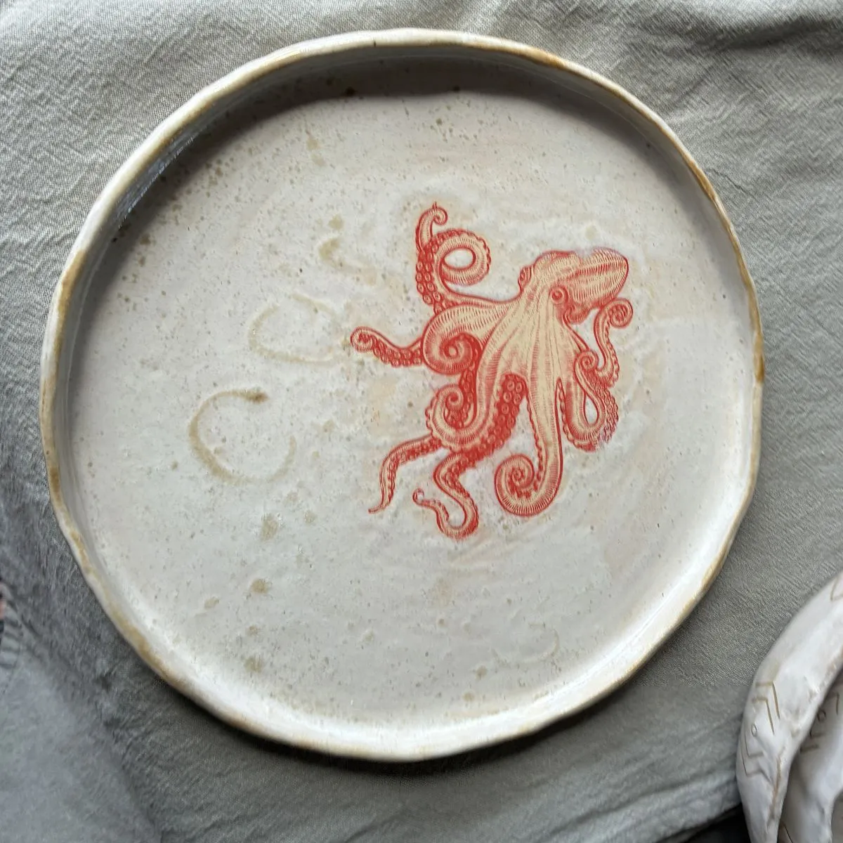 Patera ceramiczna ręcznie robiona z motywem ośmiornicy 28 cm